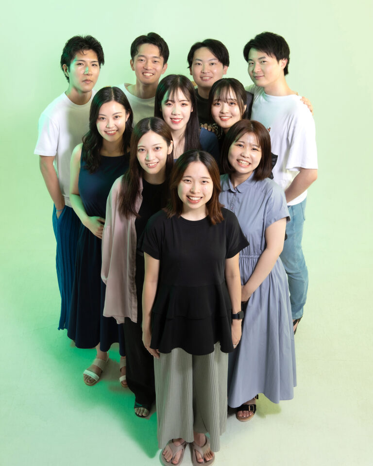 会社の同期とグループ写真　フォトスタジオ21
