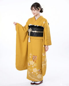 7.芥子色駒刺繍舞花文