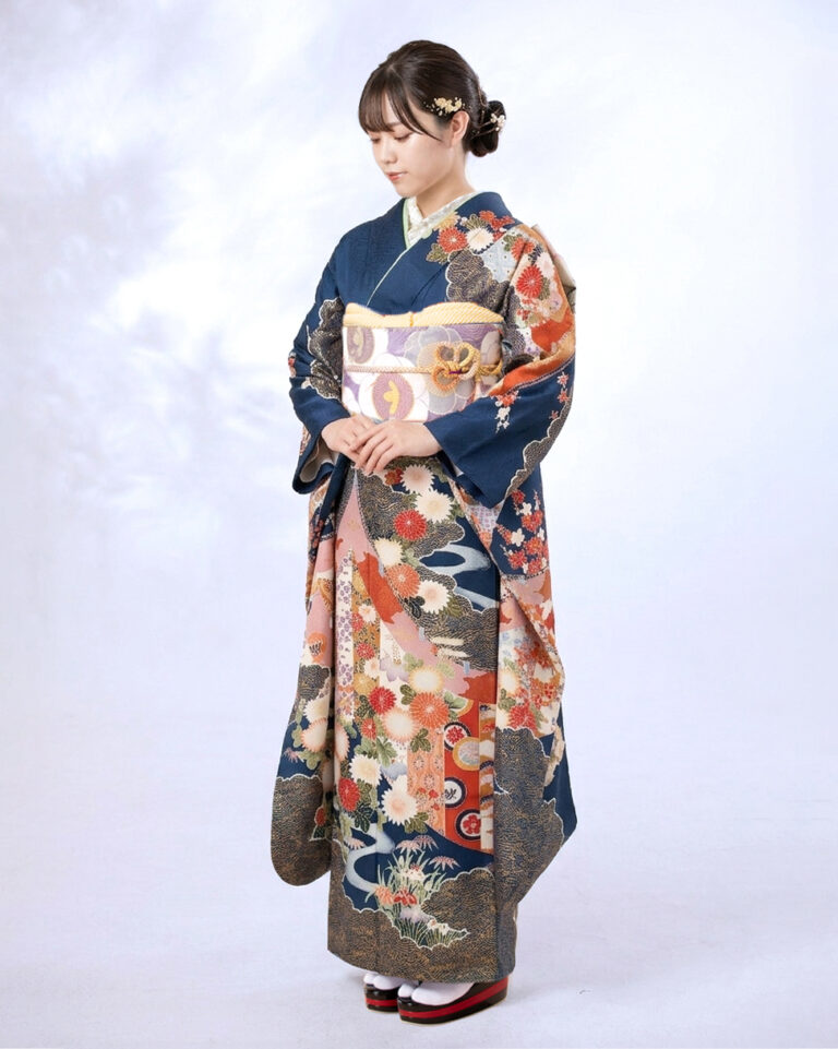 4.瑠璃紺流水花文